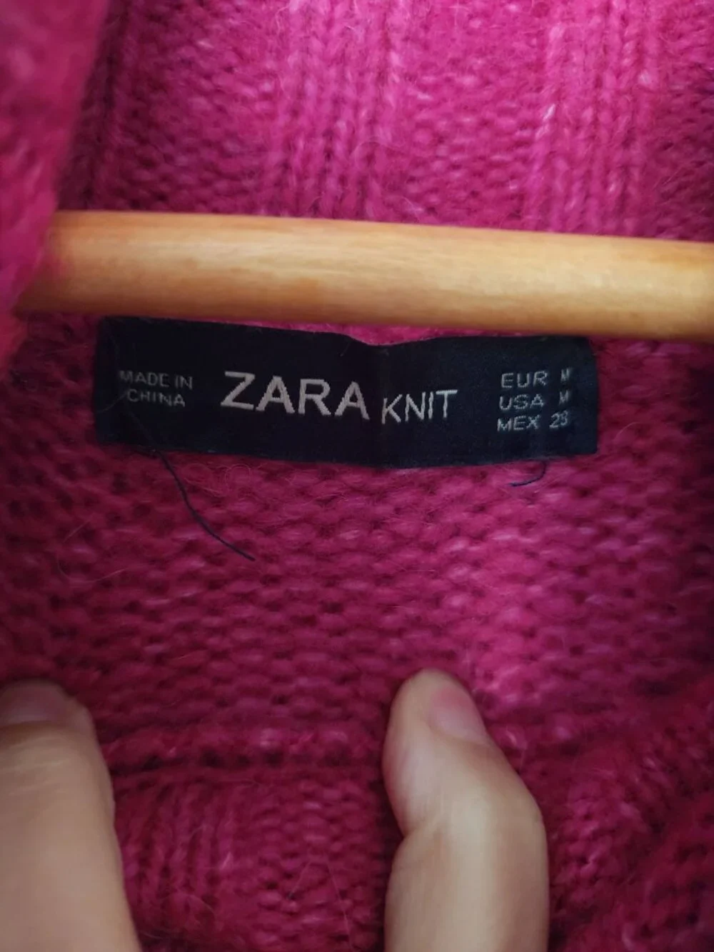 Zara Knit Women's Sz. M Bright Pink Oversized Sweater W/ Fuzzy Pockets - Picture 2 of 6